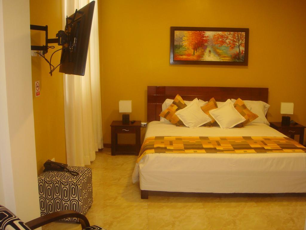 Hotel Europa Iquitos Extérieur photo