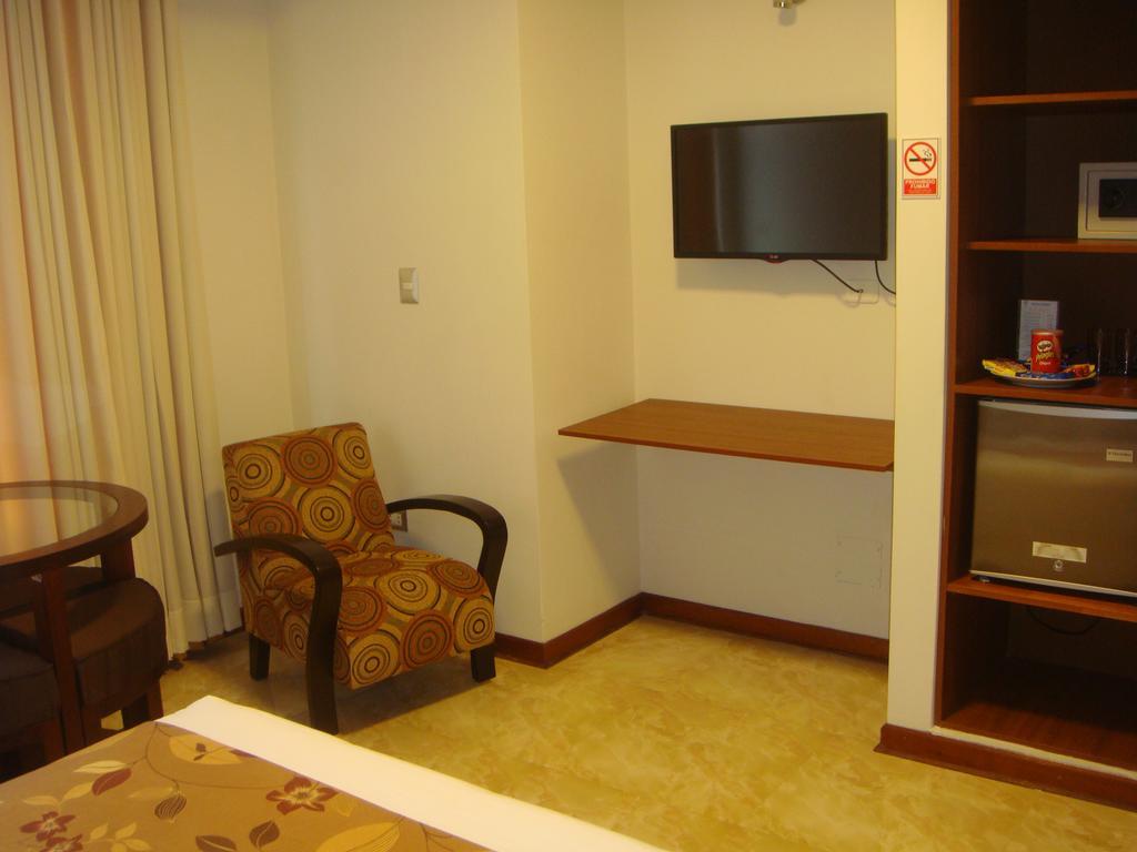 Hotel Europa Iquitos Extérieur photo