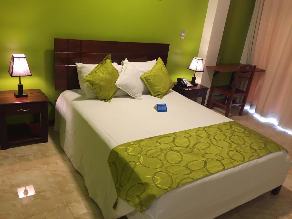 Hotel Europa Iquitos Extérieur photo